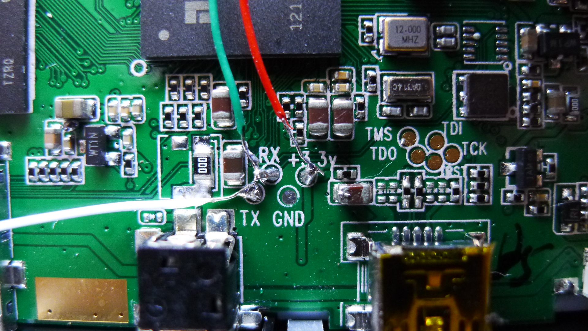 GCW-Zero closeup of RX, TX and 3.3v wires